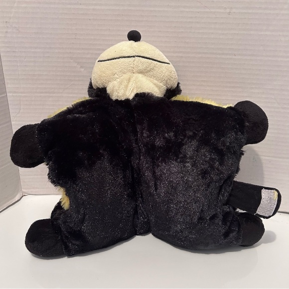 Pillow Chums bumble bee 🐝13” x 13” - Picture 4 of 5